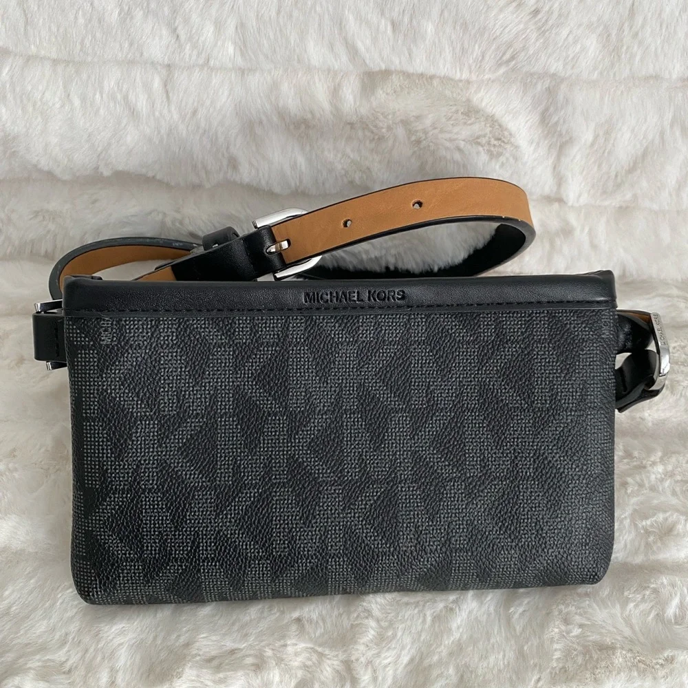 ‼️Flash SALE‼️✨🆕✨Michael Kors Fanny Pack